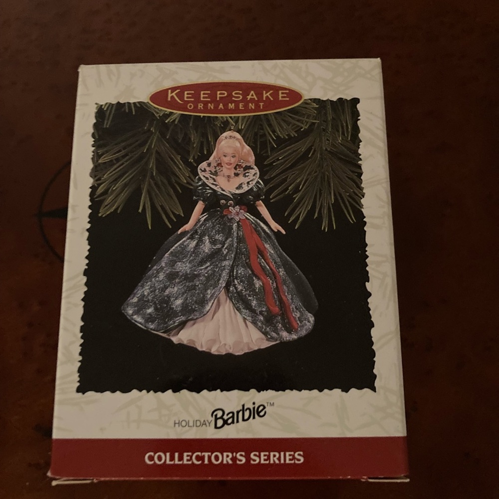 VINTAGE Hallmark Keepsake Ornament Collectors Series Holiday Barbie 1995 - NEW